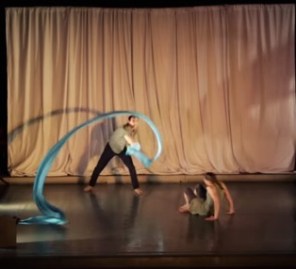 © Springs Dance Company/Tearfund 2016. https://springsdancecompany.org.uk/churches/performances/the-green-project/